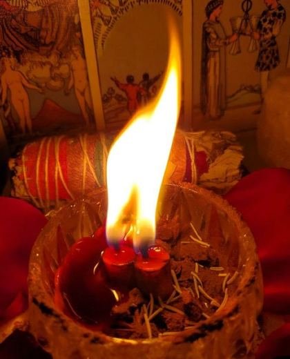 Ritual de amarre de amor — vela y cartas de tarot