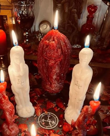 Velas de magia blanca en ritual de retorno de pareja